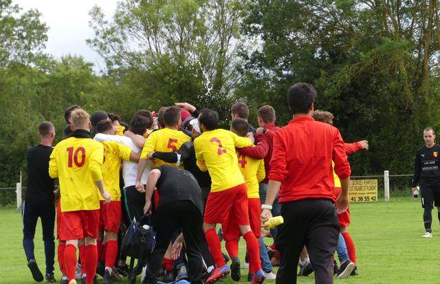 UFAB is a football team. They are using SportEasy, the best web and mobile app to manage any sports team (football, soccer, rugby, basketball, baseball, hockey, volleyball...). Coaches and managers can organize the games and practices or send group messages to their players. Players have convenient access to their schedule or statistics. SportEasy is free and available online and there’s an app for iPhone and Android.