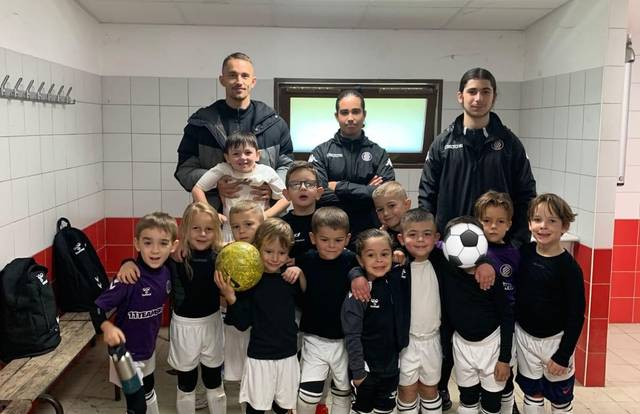 U6 - U7 Claix Football is a football team. They are using SportEasy, the best web and mobile app to manage any sports team (football, soccer, rugby, basketball, baseball, hockey, volleyball...). Coaches and managers can organize the games and practices or send group messages to their players. Players have convenient access to their schedule or statistics. SportEasy is free and available online and there’s an app for iPhone and Android.