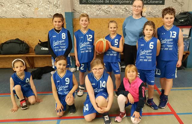 U10 is a basket team. They are using SportEasy, the best web and mobile app to manage any sports team (football, soccer, rugby, basketball, baseball, hockey, volleyball...). Coaches and managers can organize the games and practices or send group messages to their players. Players have convenient access to their schedule or statistics. SportEasy is free and available online and there’s an app for iPhone and Android.